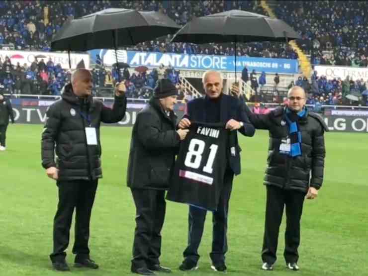 L'ex calciatore e talent-scout Mino Favini festeggia i suoi 81 anni con il presidente dell'Atalanta Percassi, anno 2017 (foto © Atalanta Bergamasca Calcio)