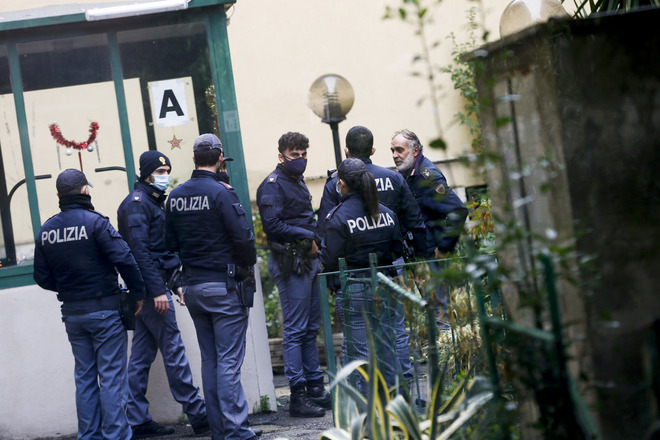 trovati morti in casa