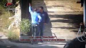 Mafia, blitz contro i clan: 16 arresti. I boss distribuivano la spesa durante il lockdown