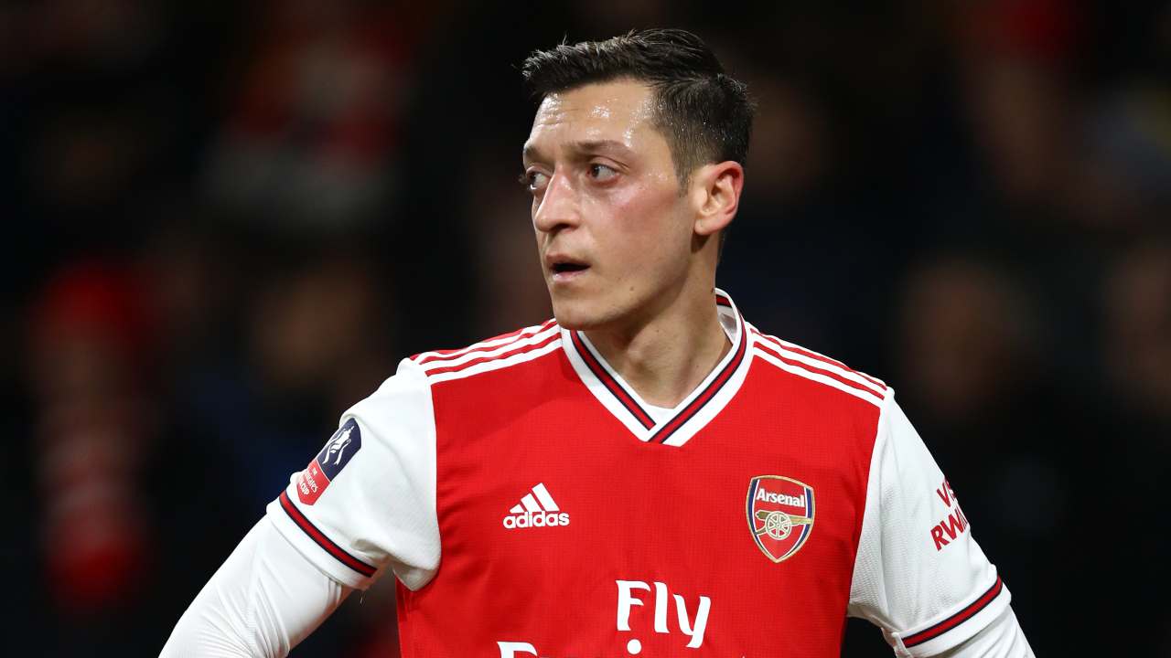 Arsenal, l'attaccante Mesut Ozil in campo per la partita di FA Cup contro il Leeds United, 6 gennaio 2020 (foto di Julian Finney/Getty Images)