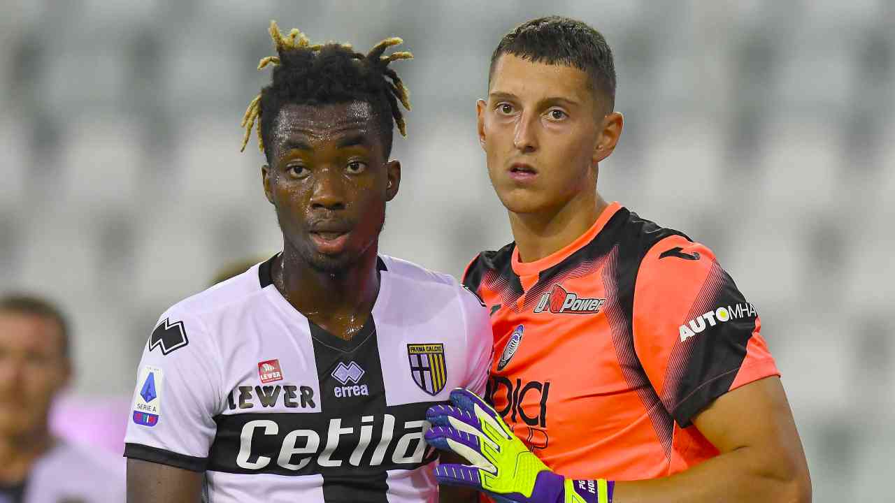 Da sinistra: l'attaccante Yann Karamoh del Parma ed il portiere Pierluigi Gollini dell'Atalanta, 28 luglio 2020 (foto di Alessandro Sabattini/Getty Images)