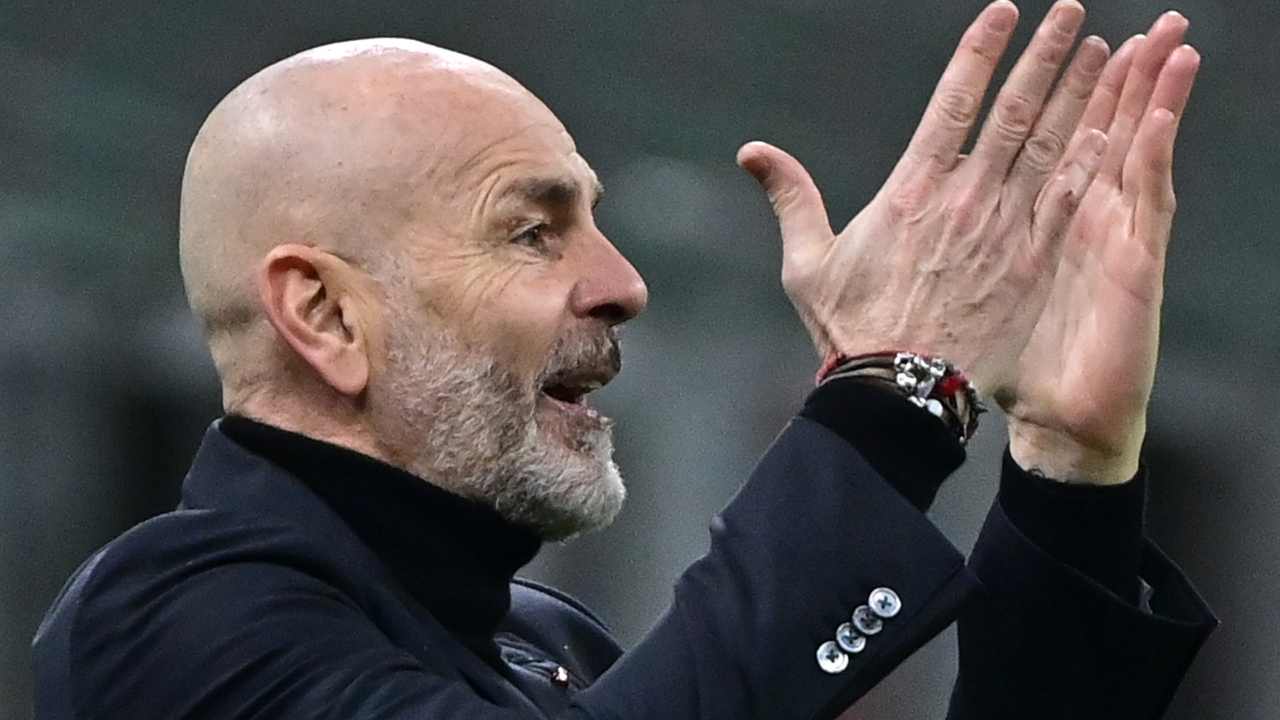 Milan, l'allenatore Stefano Pioli a bordocampo durante la partita con l'Atalanta, 23 gennaio 2021 (foto di Miguel Medina/AFP via Getty Images)