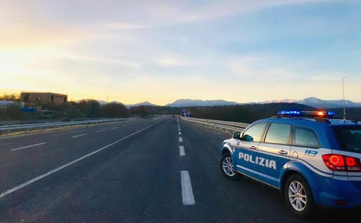 pipì autostrada 74enne travolto sua auto