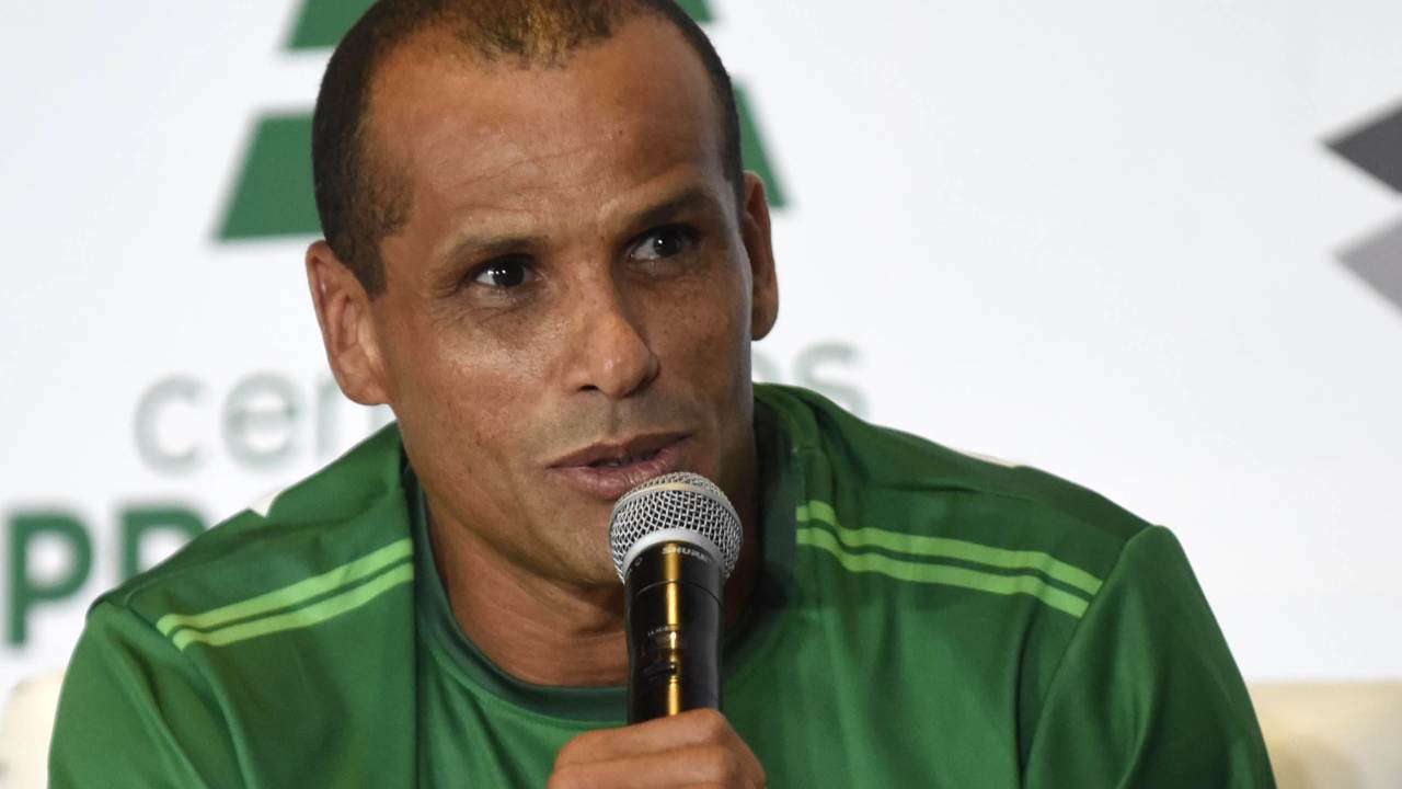 L'ex calciatore brasiliano Rivaldo parla durante una conferenza stampa in Guatemala, 15 maggio 2018 (foto di Johan Ordonez / AFP via Getty Images)