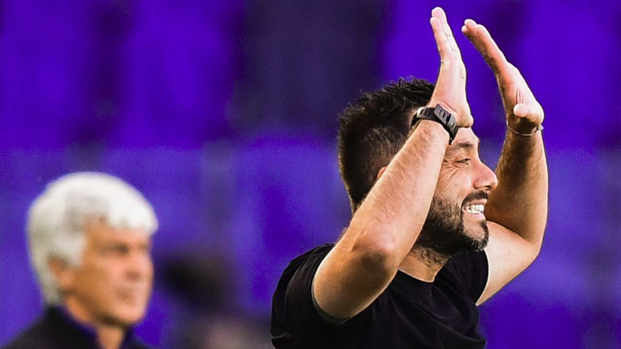 Da sinistra: l'allenatore del Sassuolo Roberto De Zerbi e l'allenatore dell'Atalanta Gian Piero Gasperini a bordocampo, 21 giugno 2020 (Photo by Miguel Medina/AFP via Getty Images)