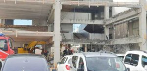 Crolla il solaio di un capannone: un morto e diversi feriti sotto le macerie