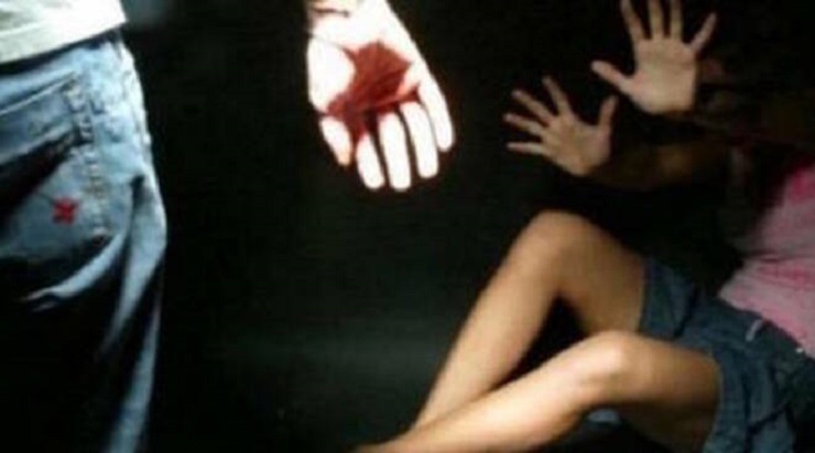 «Papà mi ha violentata»: la confidenza della 16enne alla professoressa