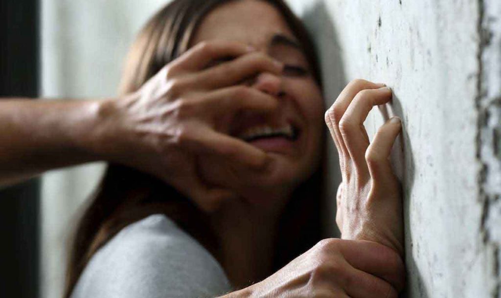 Segregata, violentata e filmata: la vittima una 22enne affetta da deficit cognitivo