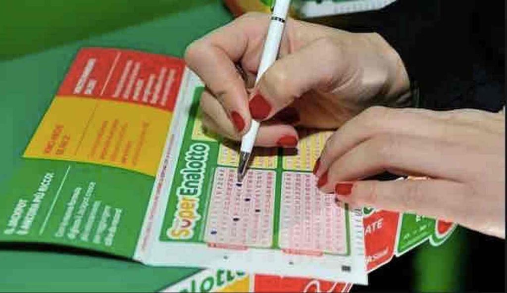 Estrazione oggi 2 gennaio Superenalotto, Simbolotto, lotto