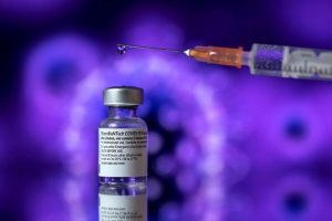 infermiere vaccina abusivamente la moglie