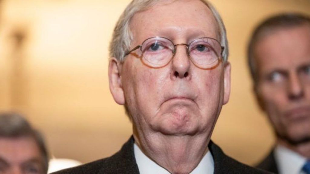 McConnell contro deputata QAnon: “Complottisti sono un cancro per partito repubblicano”