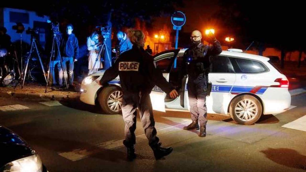 Mozza la testa di una persona e la getta dalla finestra: arrestato