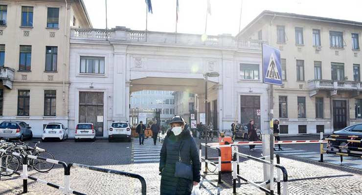 Accoltella la ex in strada: arrestato per tentato omicidio