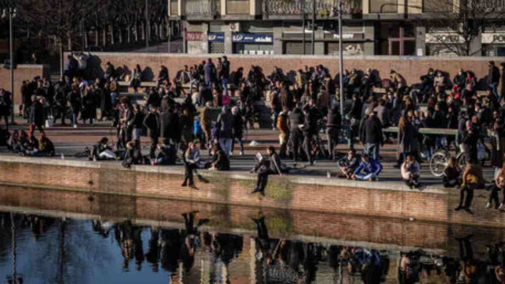 Assembramenti in tutta Italia: tra la ricerca di normalità e la polemica Cts-sindaci