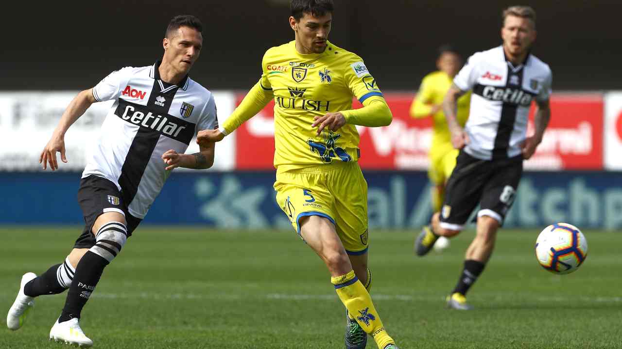 Al centro: Federico Barba del Chievo Verona in campo contro il Parma, 28 aprile 2019 (foto di Marco Luzzani/Getty Images)