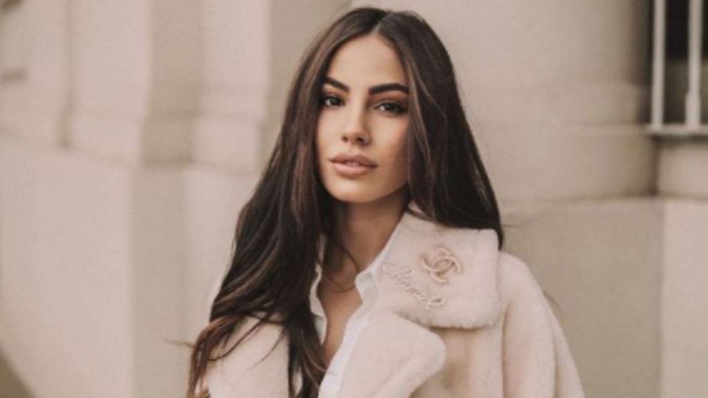 Giulia De Lellis coccole hot a letto e sorpresa per il compleanno di Carlo