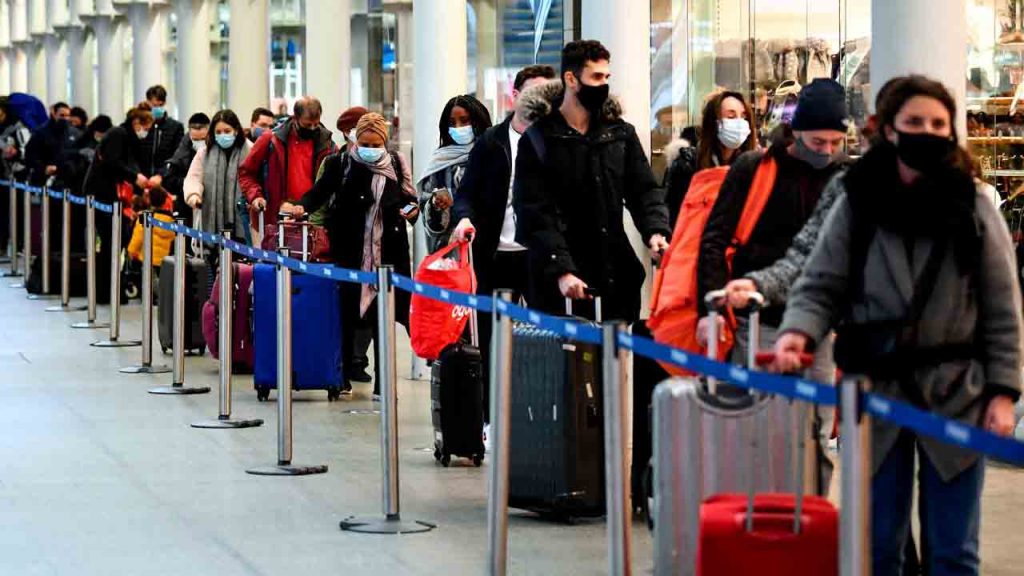Gran Bretagna, stretta sui viaggi: maxi multe e fino a 10 anni di carcere