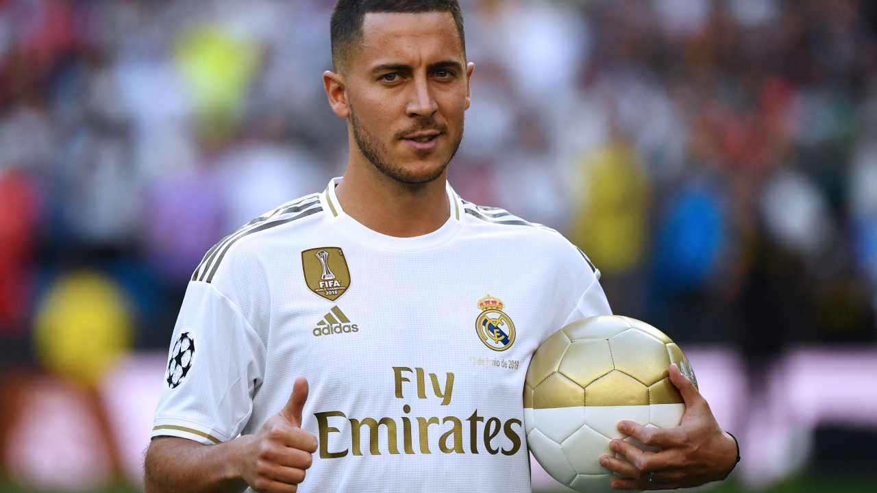 Real Madrid, Eden Hazard viene presentato come nuovo giocatore dei Blancos allo Stadio Santiago Bernabeu, 13 giugno 2019 (foto di Gabriel Bouys/AFP via Getty Images)