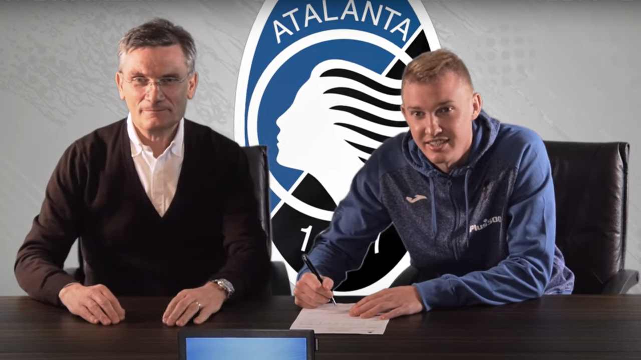 Atalanta,il trequartista Viktor Kovalenko firma il contratto di cessione dallo Shakhtar Donetsk, 1 febbraio 2021 (foto © Atalanta Bergamasca Calcio)