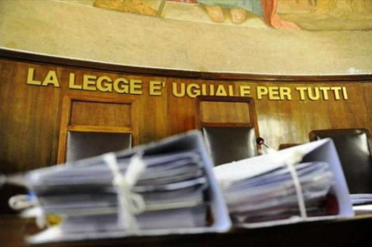 Revenge porn, maestra perse il lavoro per le foto hard: la Procura chiede 2 condanne