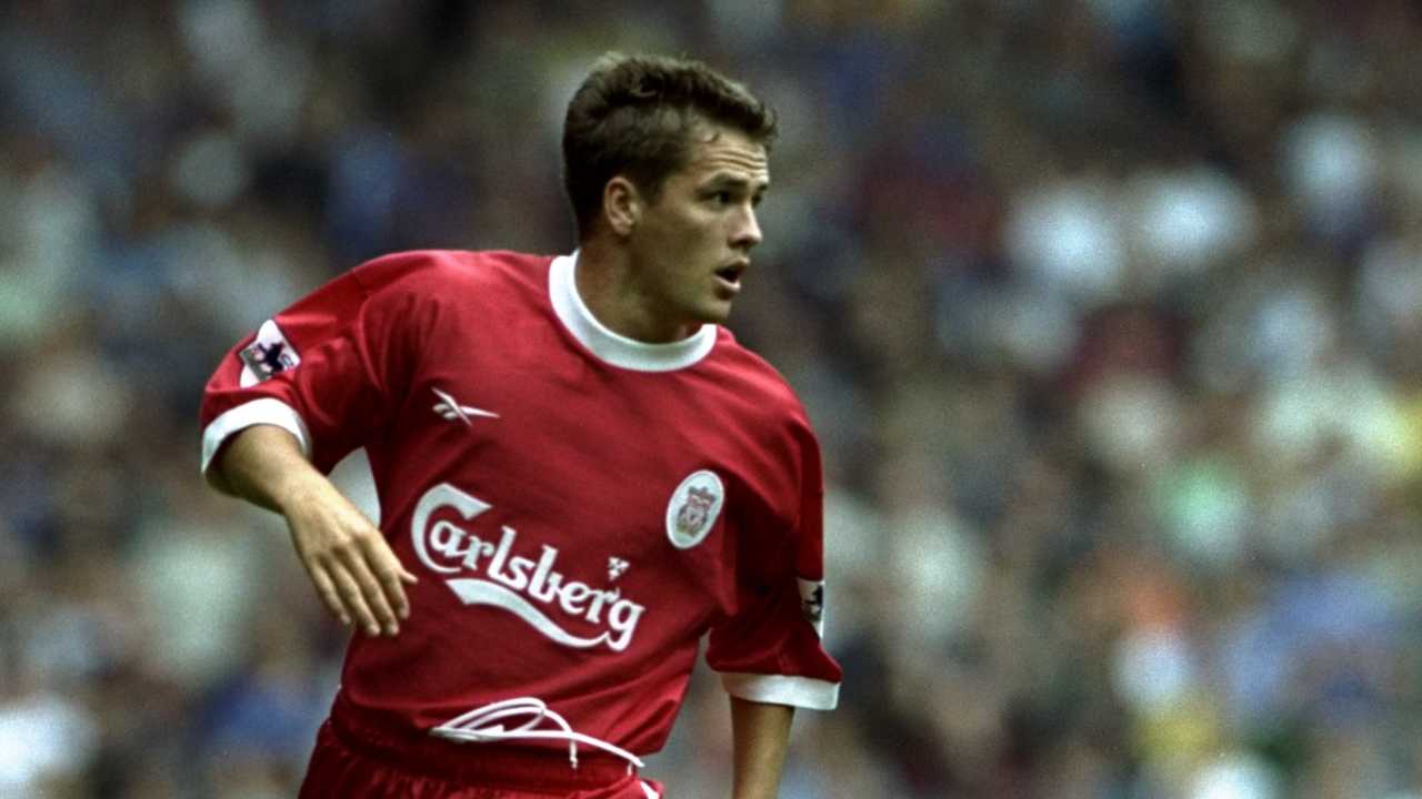 L'attaccante Micheal Owen del Liverpool in azione contro il Manchester United nella gara di FA Cup del 11 settembre 1999 (foto © Ben Radford /Allsport)