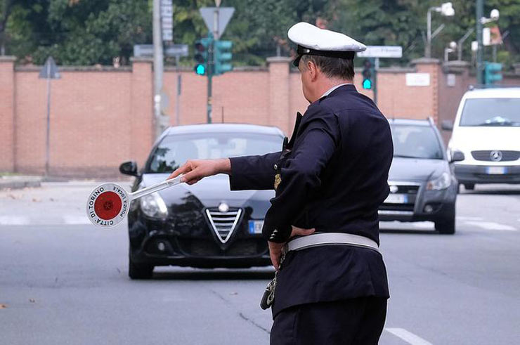 Covid, sospese le visite mediche per il porto d'armi: 150 vigili senza pistola