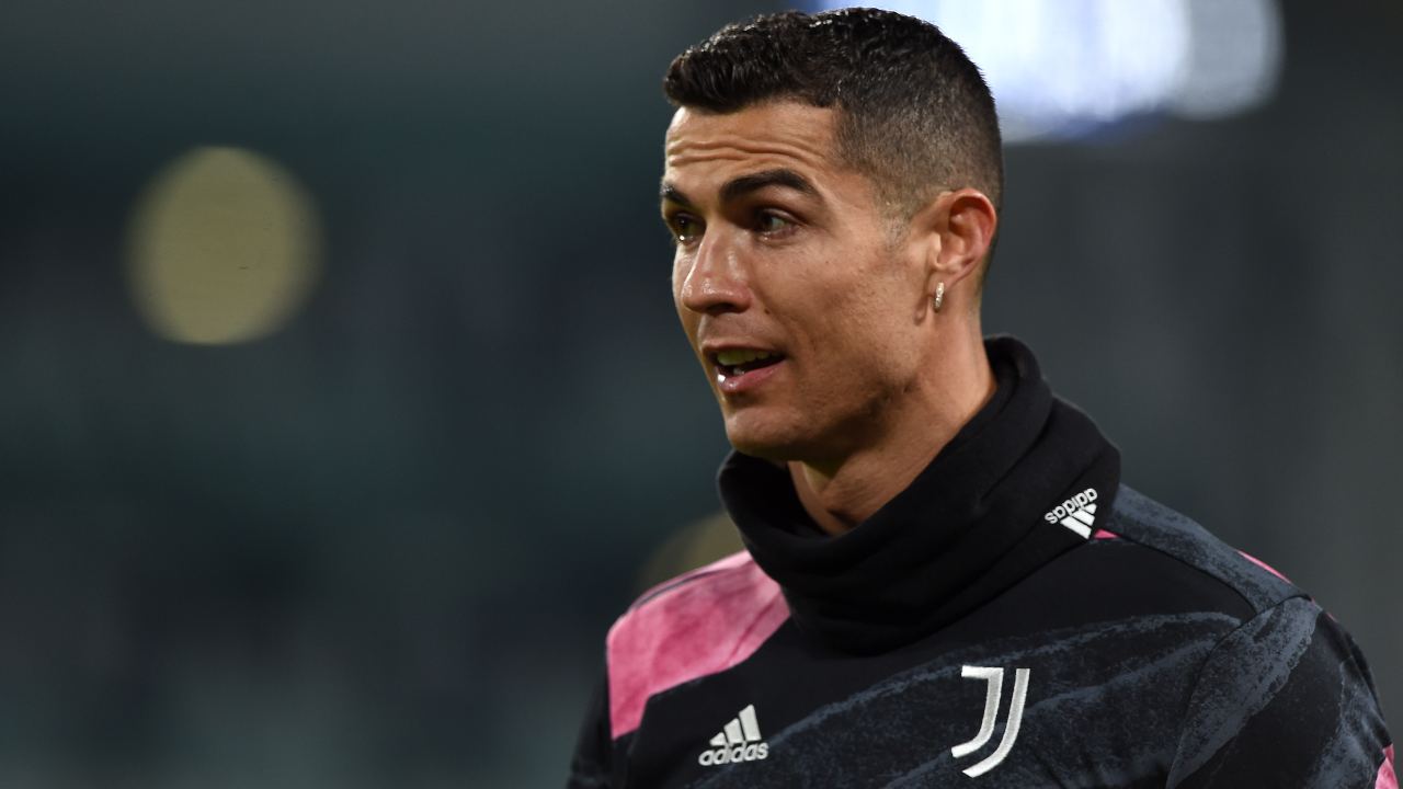 Juventus, Cristiano Ronaldo durante il riscaldamento prima della semi-finale di Coppa Italia con l'Inter, 9 febbraio 2021 (foto diChris Ricco/Getty Images)