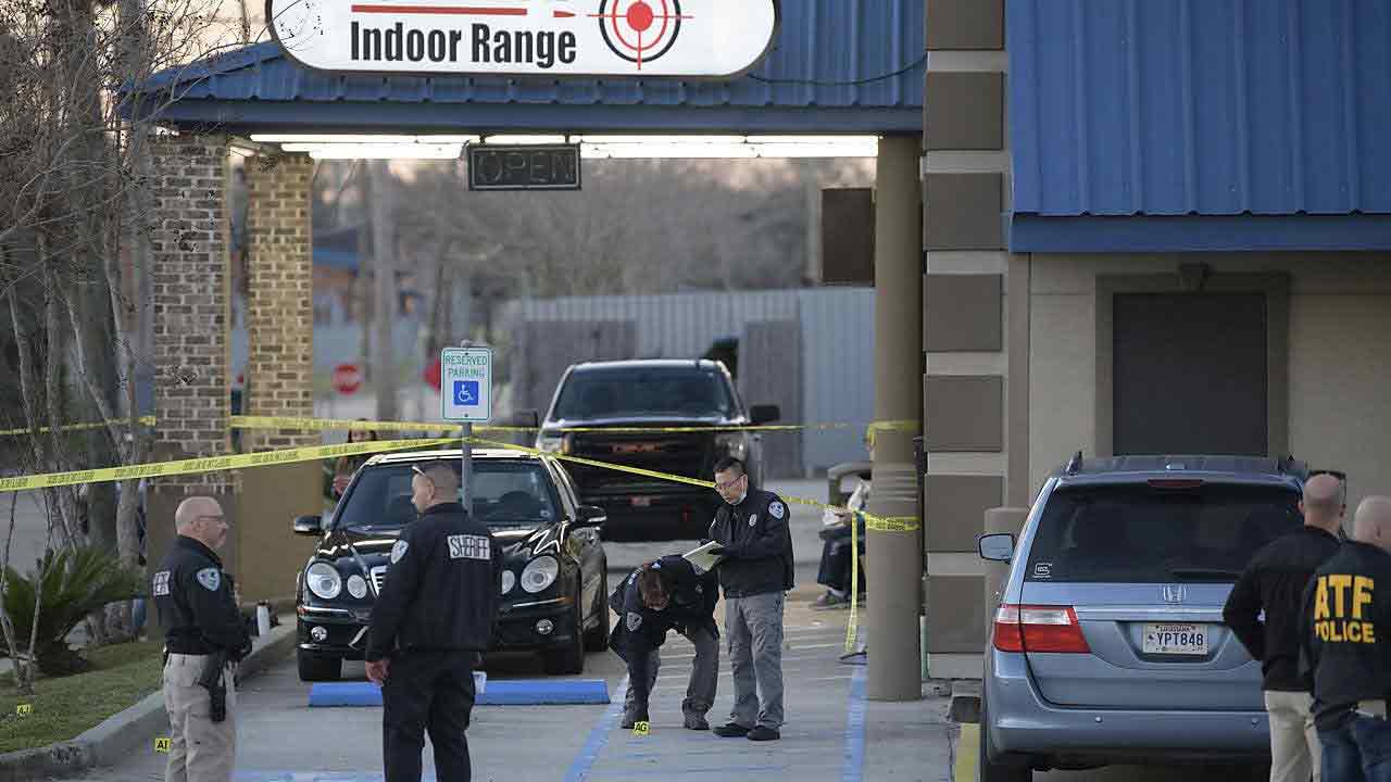 Sparatoria in un negozio di armi: almeno tre morti