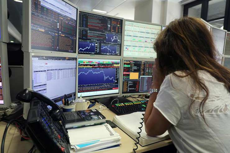 Btp, con Draghi lo spread scende a 98 punti: le strategie per investire ora