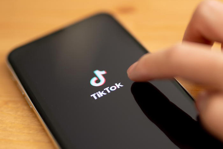 TikTok da oggi chiede l'età agli utenti italiani