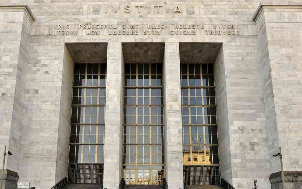 Truffa i vicini di casa anziani per 30mila euro: 54enne in carcere [FOTO]