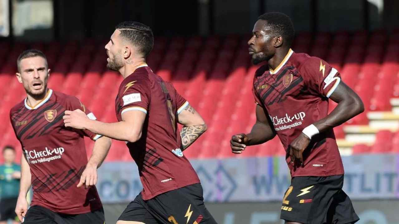 Salernitana, da sinistra: Leonardo Capezzi, Gennaro Tutino e Mamadou Coulibaly (foto Instagram @gennarotutino)