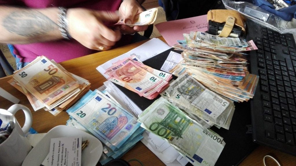 Roma: estorsioni, usura, droga e armi. Arrestati 8 criminali in un blitz