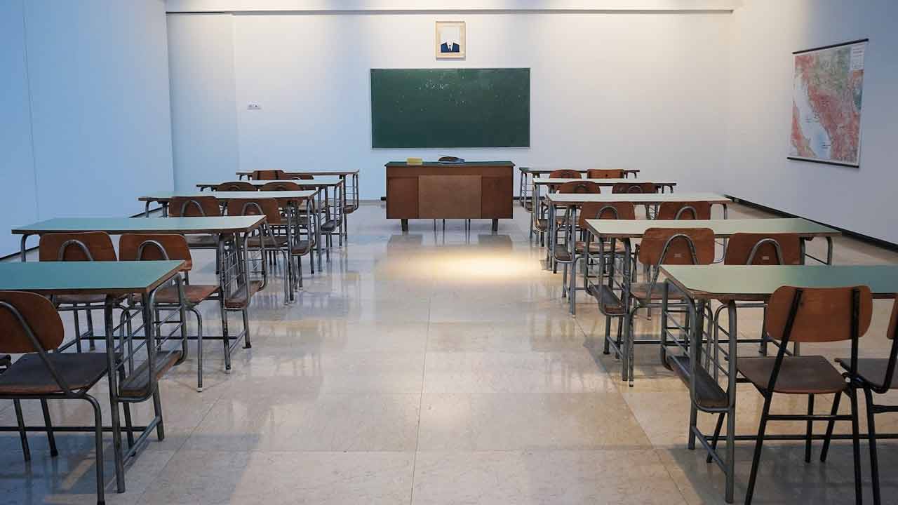 Covid, focolai di varianti nelle scuole: "Rischioso tenerle aperte"