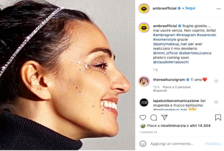 Ambra mostra le rughe su instagram