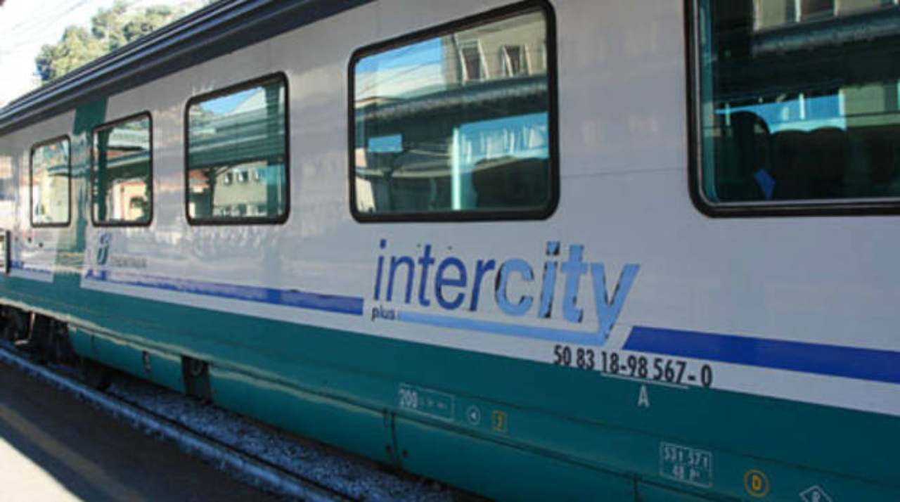 cadavere sul tetto di un treno 