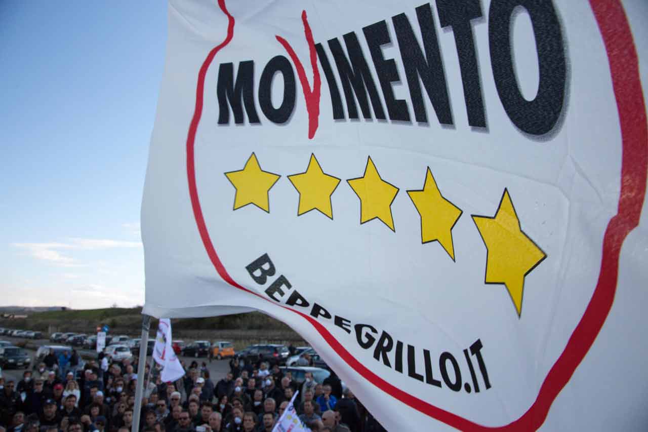 scontro m5s rousseau manifesto casaleggio