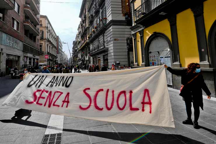 Scuola, da oggi sei milioni di studenti in Dad: proteste in tutta Italia