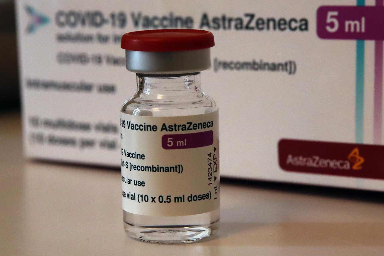 Vaccino AstraZeneca, ecco i sintomi da segnalare al medico