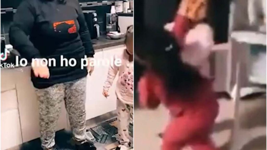 Gemelline che si picchiano per video su TikTok, parla la madre:«Era uno scherzo»[VIDEO]