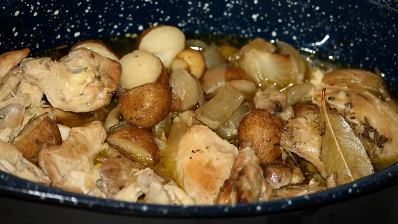 pollo con patate in padela la ricetta