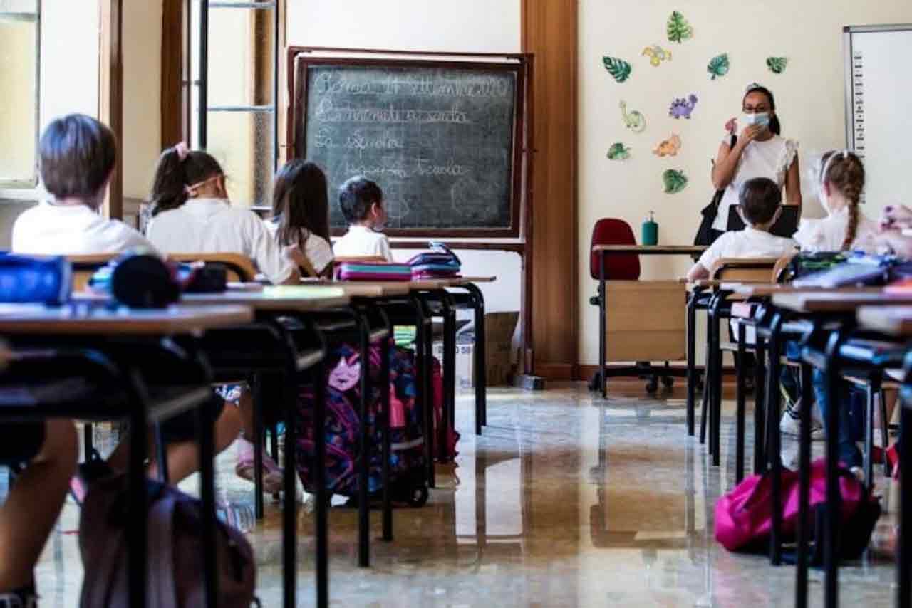 Scuola, da lunedì possibile Dad per sei milioni di studenti