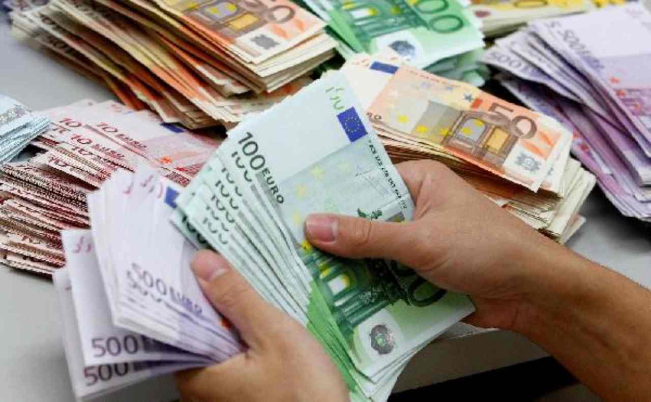 truffa l'azienda per 2 milioni di Euro