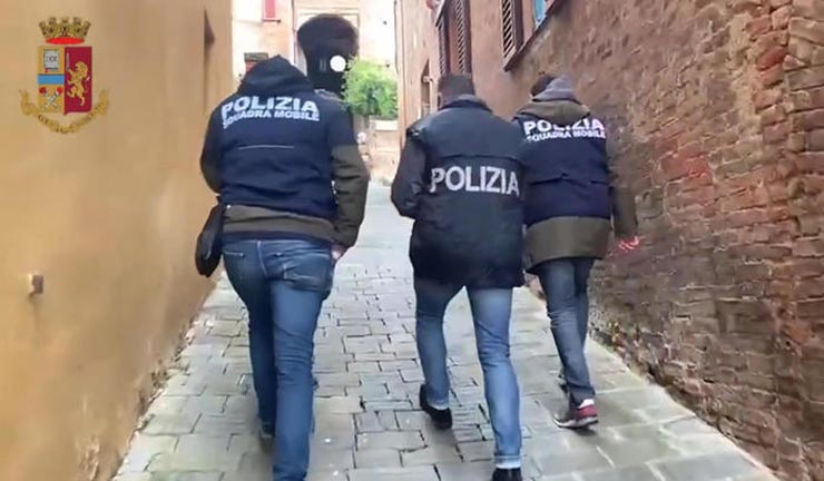 Rapine, aggressioni e lesioni ai ragazzini fermata baby gang