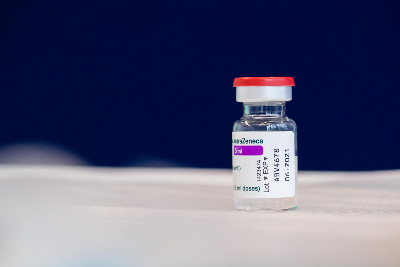 AstraZeneca: "In contatto con Aifa per il vaccino agli over 65"