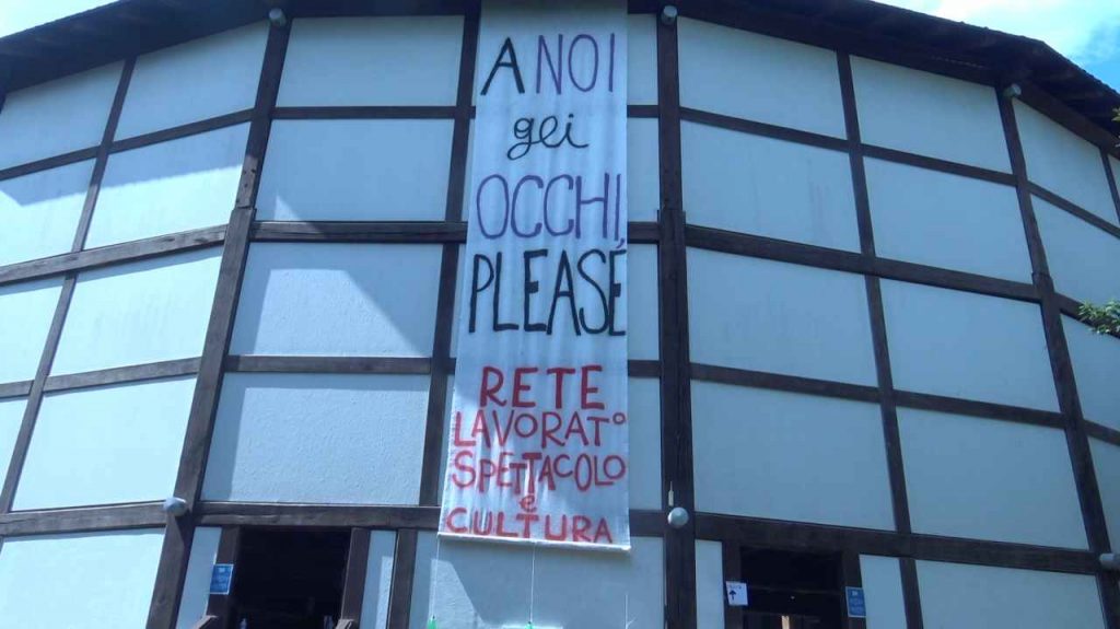 I lavoratori dello spettacolo in protesta: “Vogliamo reddito di continuità e riforma strutturale” [VIDEO]