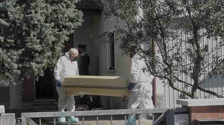 Orrore nel mantovano: 27enne soffoca la madre e poi si impicca