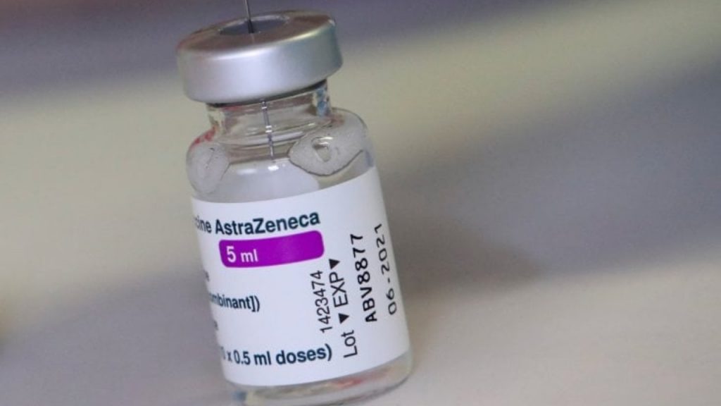AstraZeneca, 26enne ricoverata a Milano per «trombosi». 2 settimane fa aveva fatto il vaccino