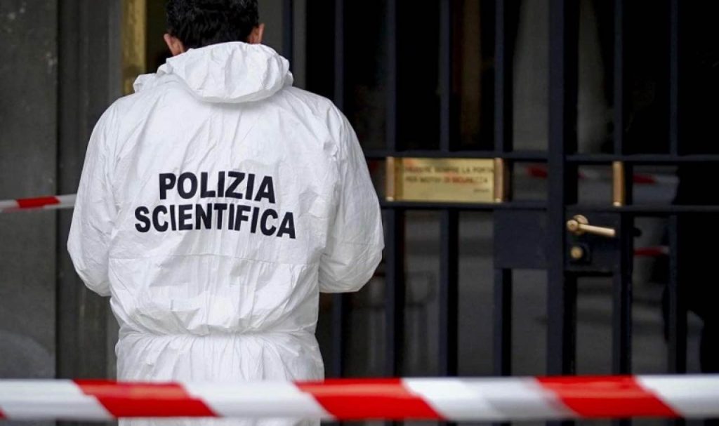 Avvelena la madre ed il compagno, fermato 19enne: l’uomo è morto