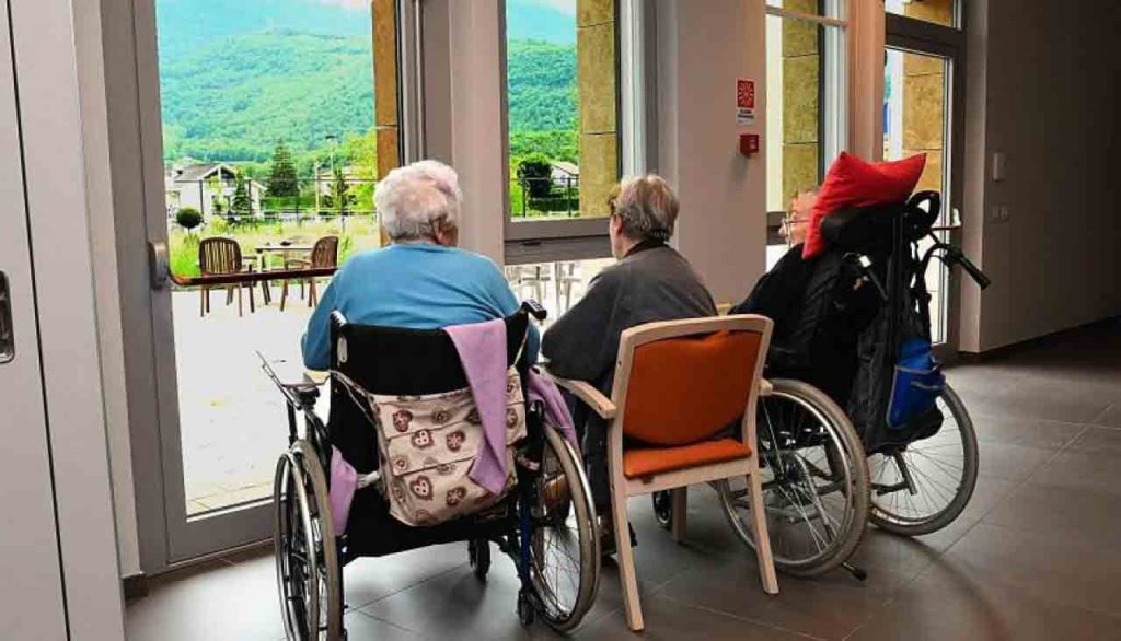 Covid, dieci indagati per le morti nelle case di riposo in Valle D’Aosta